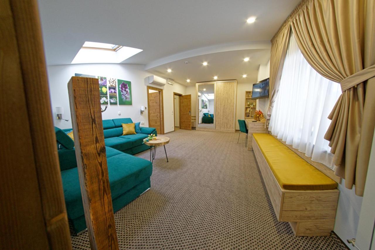 Aquarius Boutique Hotel Кымпулунг-Молдовенеск Экстерьер фото